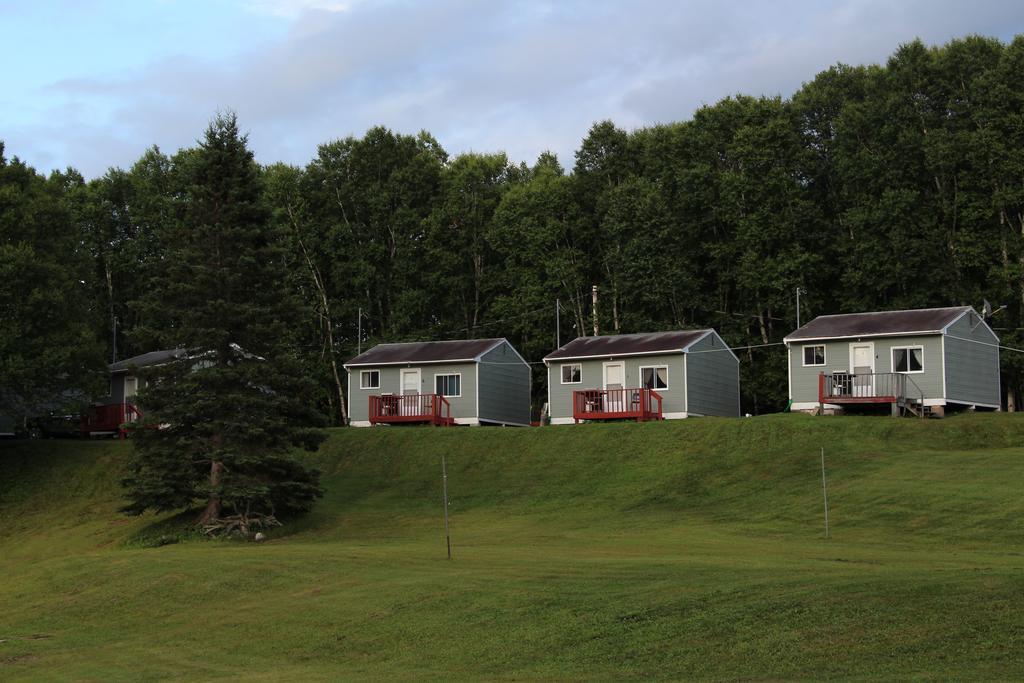 Catfish Lakefront Cabins & Campground Wawa Exterior foto