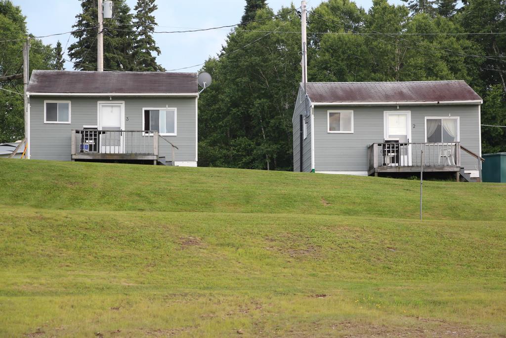 Catfish Lakefront Cabins & Campground Wawa Exterior foto