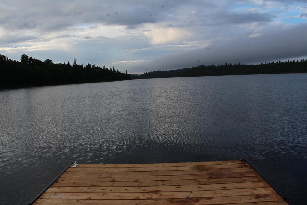 Catfish Lakefront Cabins & Campground Wawa Exterior foto